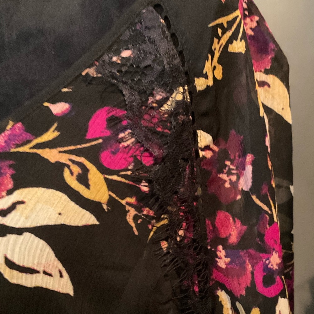 Jessica Simpson Maternity XL black floral sheer overlay - Picture 5 of 11